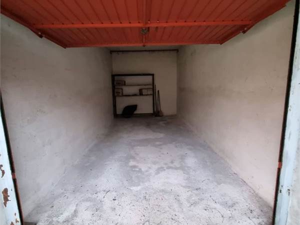 Garage in vendita a Udine